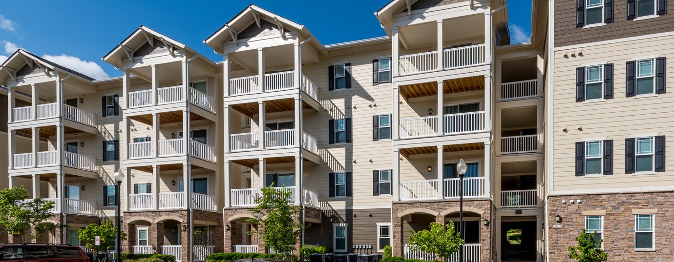 attractions and establishments near River Oaks in